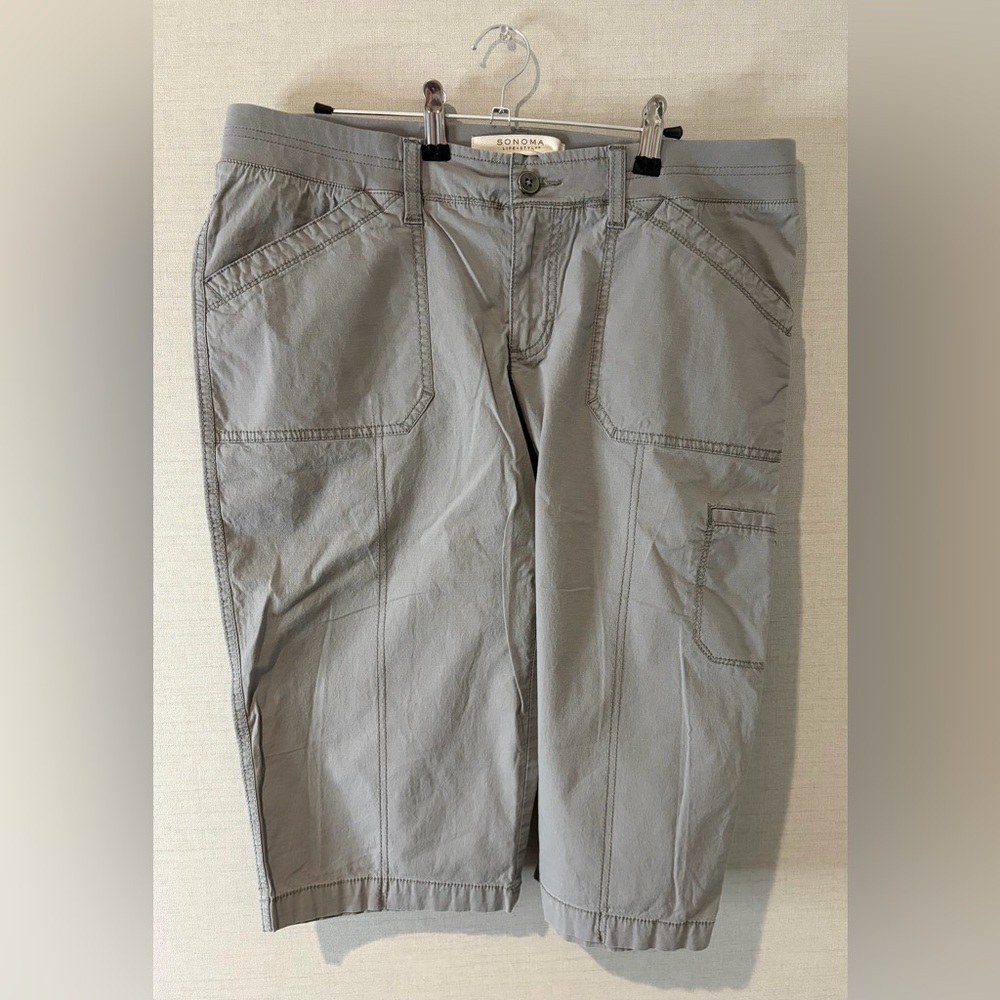Women’s size 12 Sonoma “skimmer shorts” (stained)